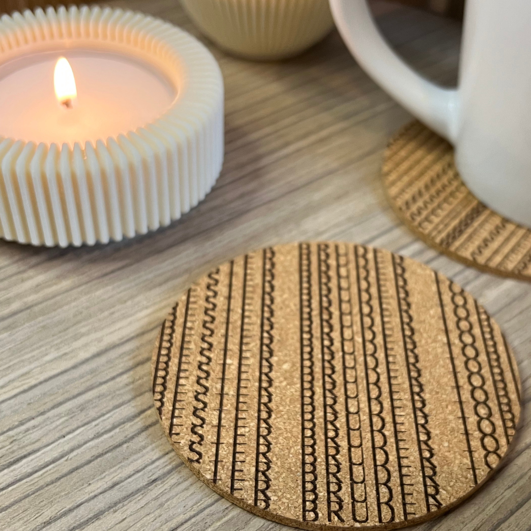 Kork-Untersetzer-Set mit personalisierter Gravur und Rätsel-Design