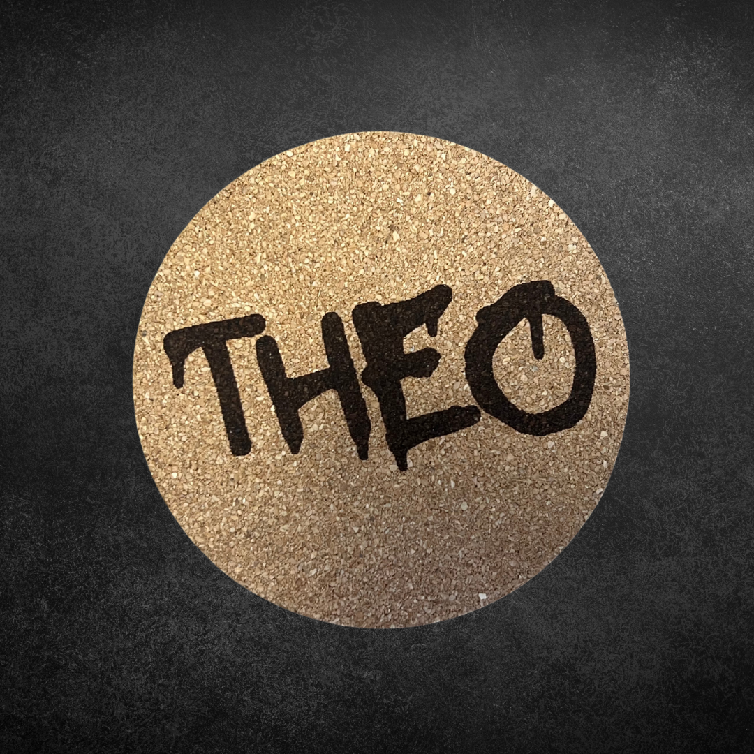 Gravierter Untersetzer aus Kork mit Namen im Graffiti Stil