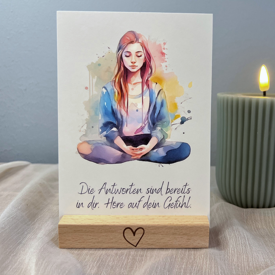 Kartenständer für Karte Dina6, Fotoständer, Fotohalter, Holzständer, Kartenhalter, mit eingravierten Motiv Herz